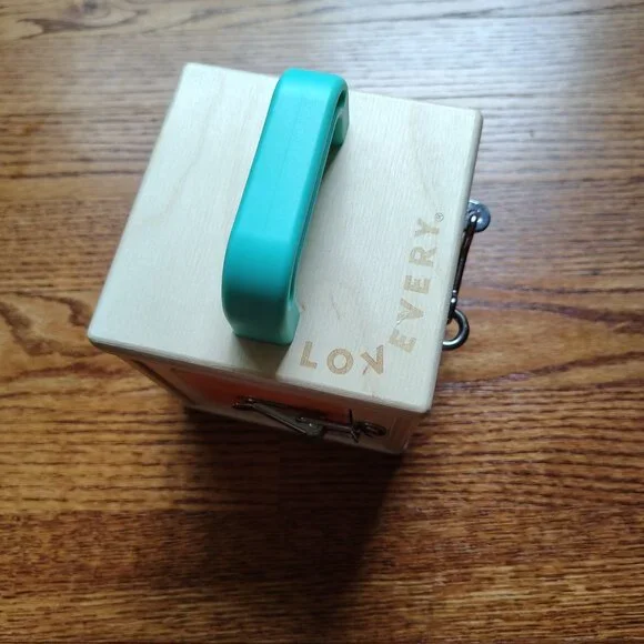 Lovevery bus and lockbox from the Realist playkit (19-21m) - Picture 11 of 16